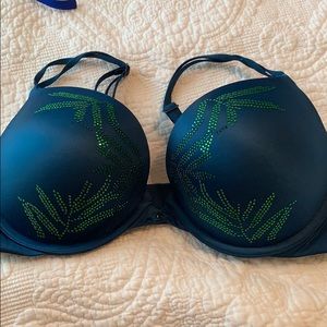 Victoria’s Secret very sexy push-up bra